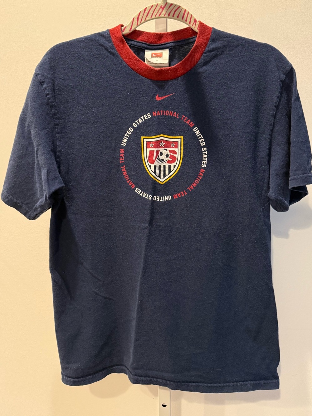Vintage Nike Navy Tee Red Yellow USA Crest Soccer Short Sleeve Men Size M